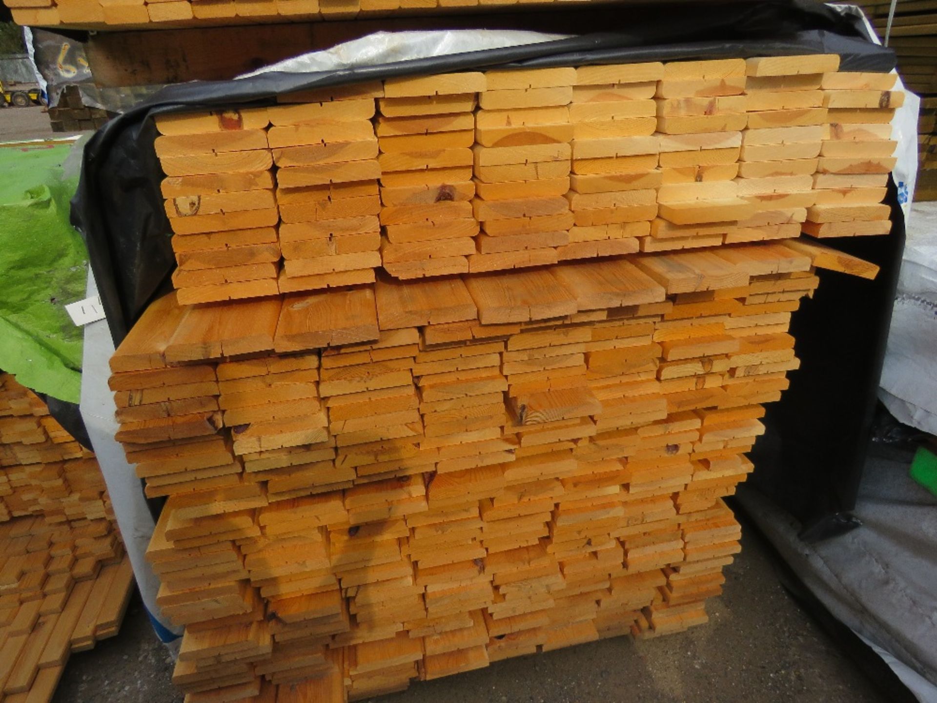 EXTRA LARGE PACK OF UNTREATED FENCE PANEL TOP TIMBER CAPS , 1.88M LENGTH X 120MM WIDTH APPROX. - Image 2 of 3