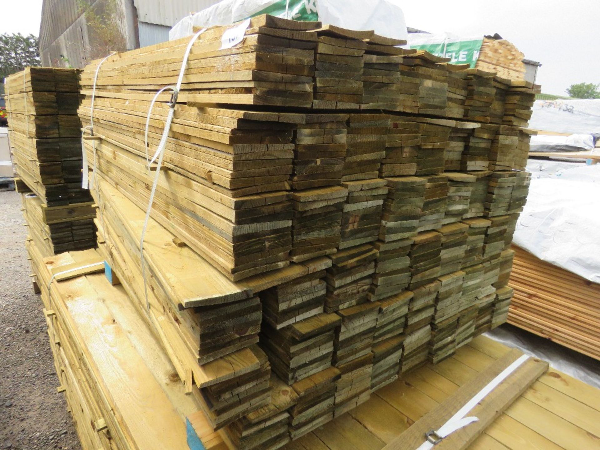 LARGE PACK OF TREATED FEATHER EDGE CLADDING FENCE TIMBER BOARDS 1.2 METRE LENGTH X 100MM WIDTH APPRO