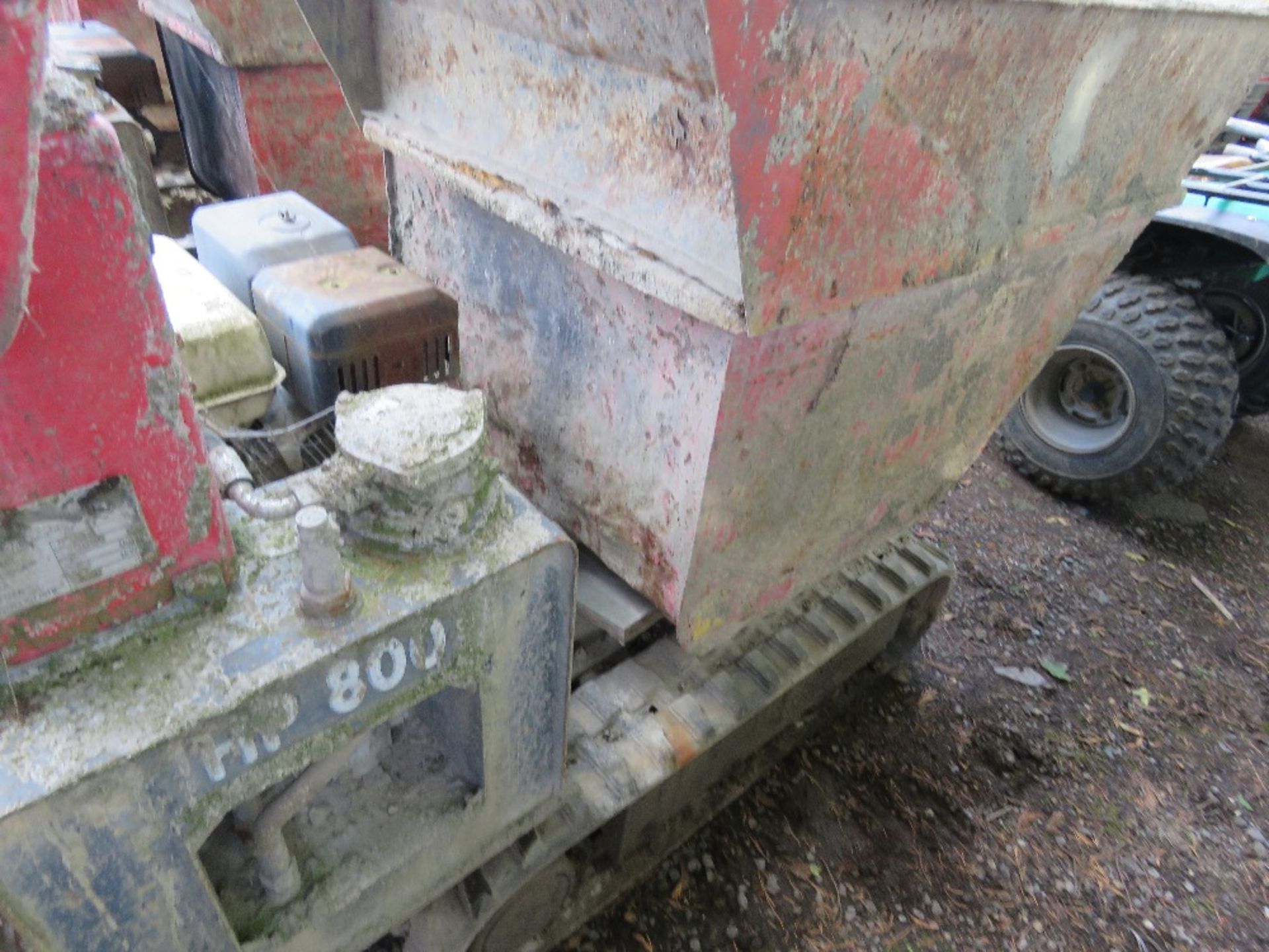 HINOWA HP800 PETROL ENGINED TRACKED DUMPER. BEEN STOOD FOR SOME TIME, UNTESTED, MAY REQUIRE ATTENTI - Image 4 of 5