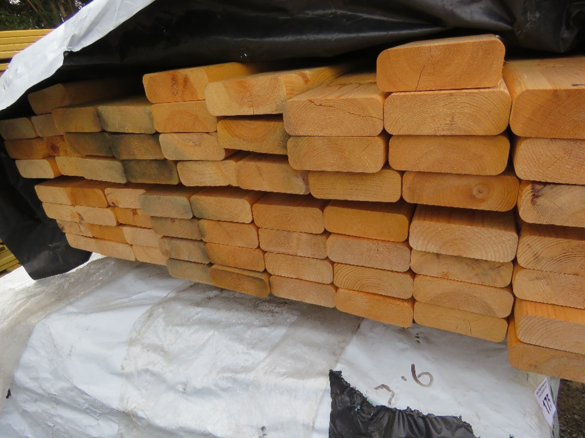PACK OF PROFILED UNTREATED TIMBERS 3.1M LENGTH X 35MM X 95MM APPROX. - Bild 2 aus 3