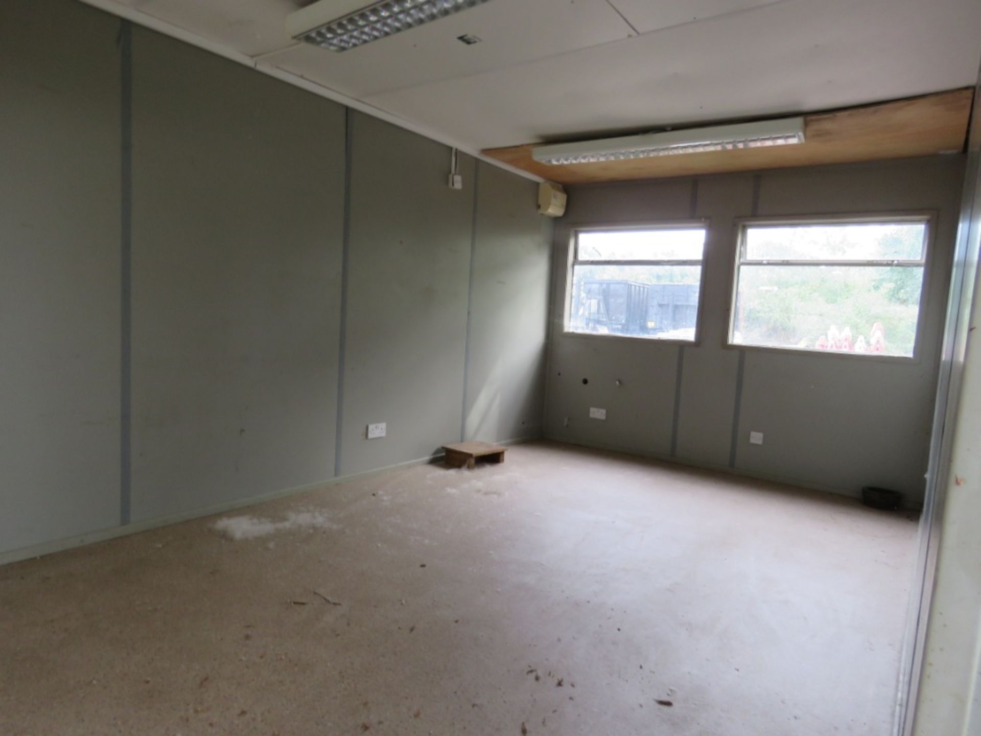 32FT SITE CABIN OFFICE. PREVIOUSLY USED ON HOUSE BUILDING PROJECT. - Image 3 of 4