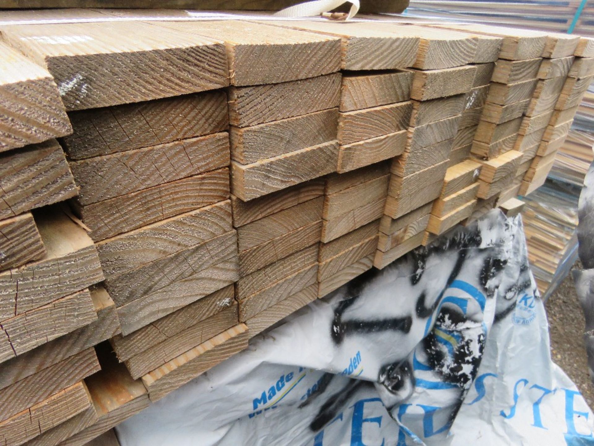 SMALL PACK OF UNTREATED SOUTHERN YELLOW PINE TIMBER BOARDS, 2.1M LENGTH X 100MM X25 WIDTH APPROX. - Image 2 of 3
