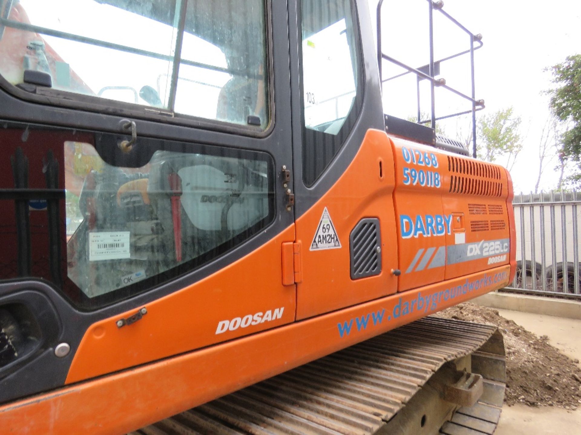 DOOSAN DX225LC-3 STEEL TRACKED EXCAVATOR 2016 BUILD. Non adblue!! only 10% plus vat BP on this lot - Image 7 of 16