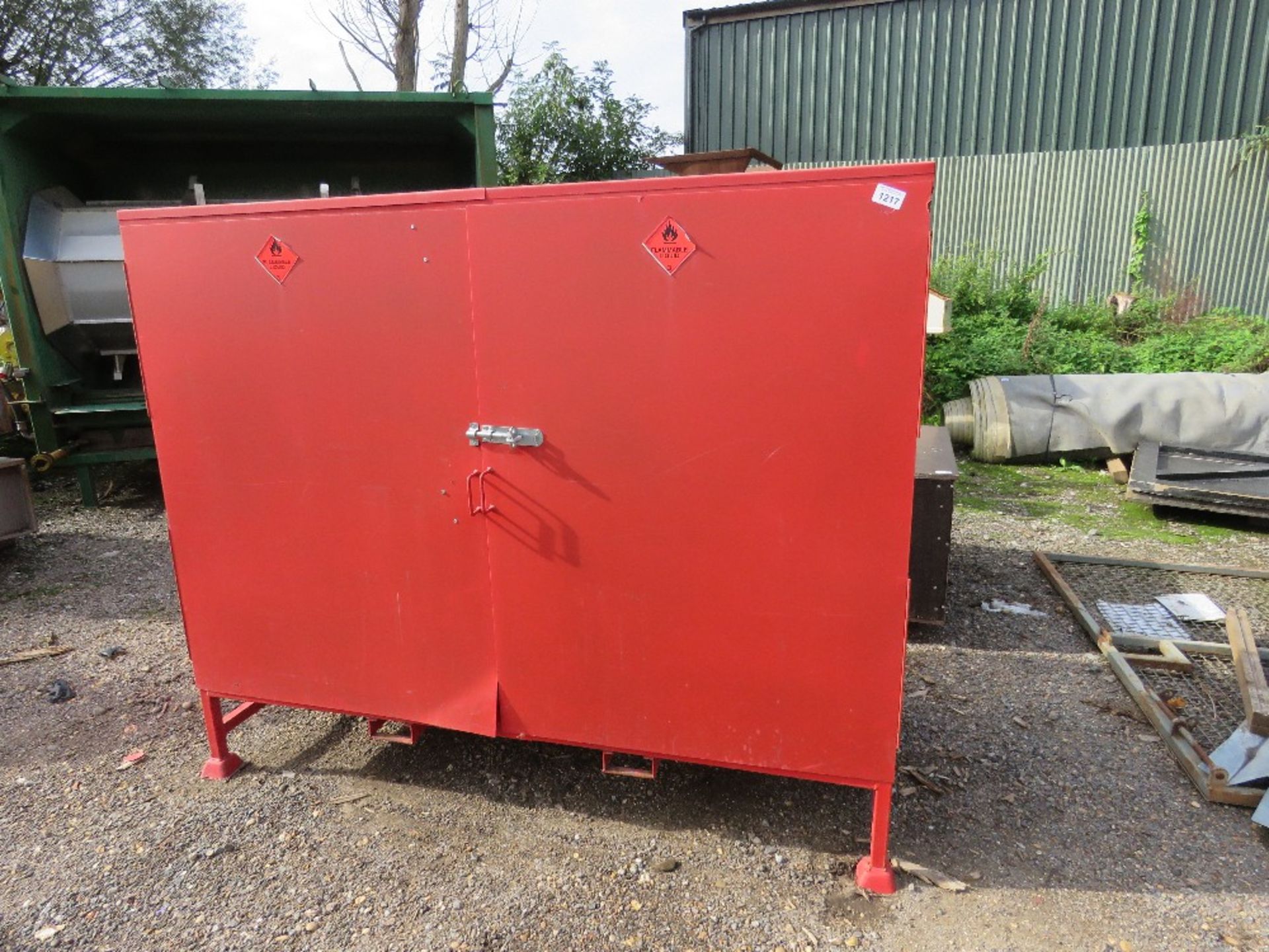 LARGE METAL COSHH STORAGE CABINET WITH SHELVING. THIS LOT IS SOLD UNDER THE AUCTIONEERS MARGIN SCHE