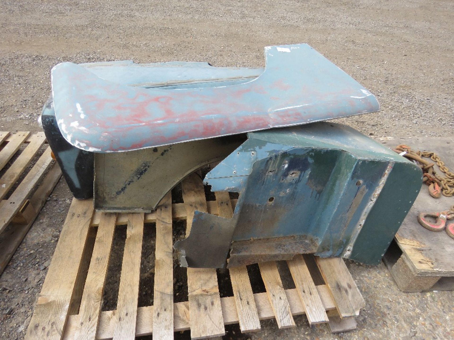 OLD LANDROVER FRONT WINGS. - Image 2 of 3