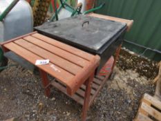 WHEELED GAS BBQ GRILL. THIS LOT IS SOLD UNDER THE AUCTIONEERS MARGIN SCHEME, THEREFORE NO VAT WIL