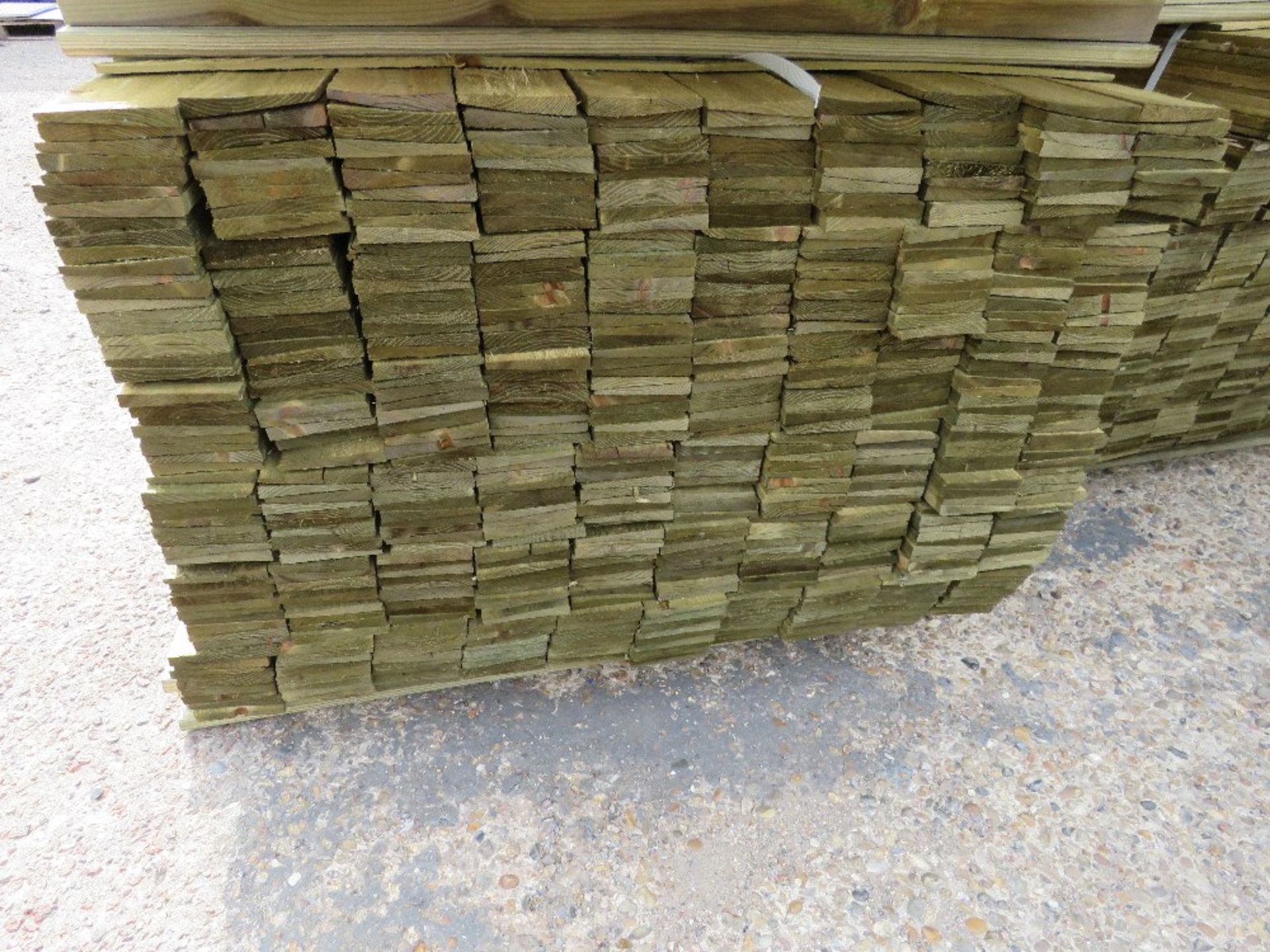 LARGE PACK OF TREATED FEATHER EDGE CLADDING FENCE TIMBER BOARDS 1.8 METRE LENGTH X 100MM WIDTH APPRO - Image 2 of 3