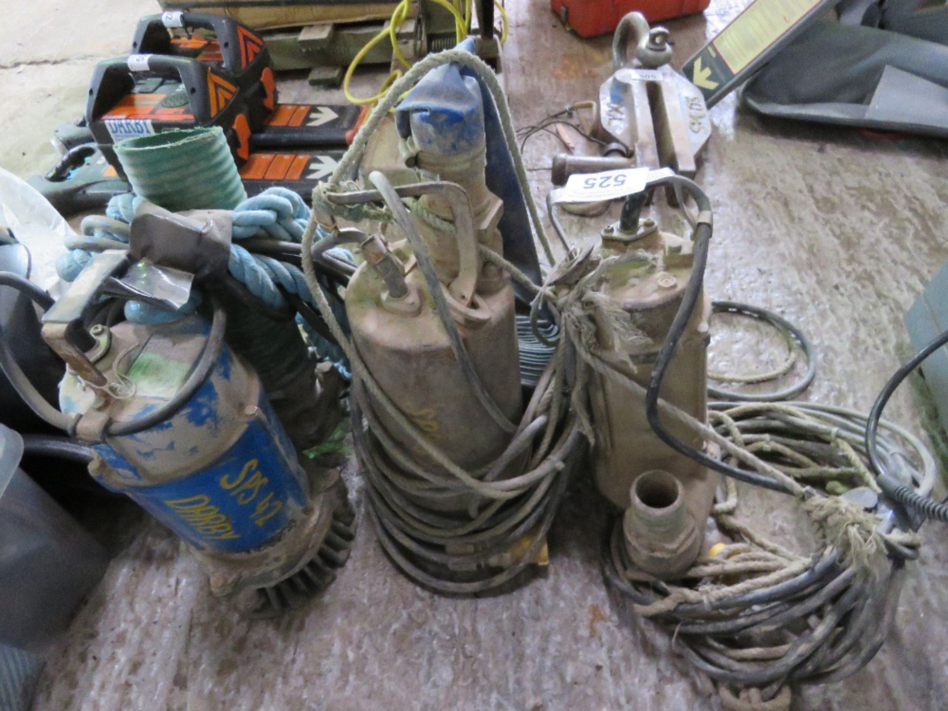 3 X SUBMERSIBLE WATER PUMPS. DIRECT FROM A LOCAL GROUNDWORKS COMPANY AS PART OF THEIR RESTRUCTURI - Image 2 of 2