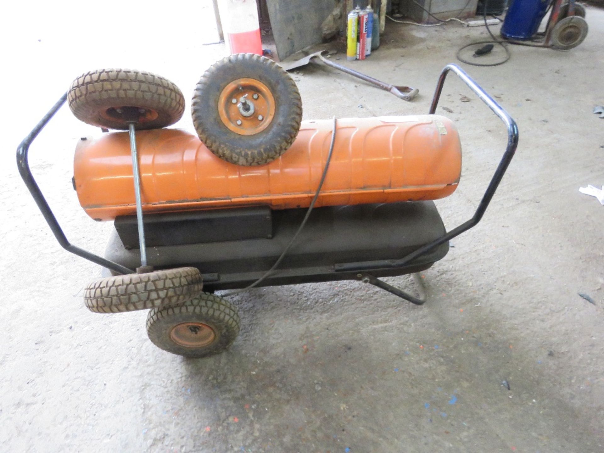 240VOLT HEATER WITH SPARE AXLE. LOT LOCATION: EMERALD HOUSE, SWINBORNE ROAD, SS13 1EF, BASILDON, E - Image 2 of 3