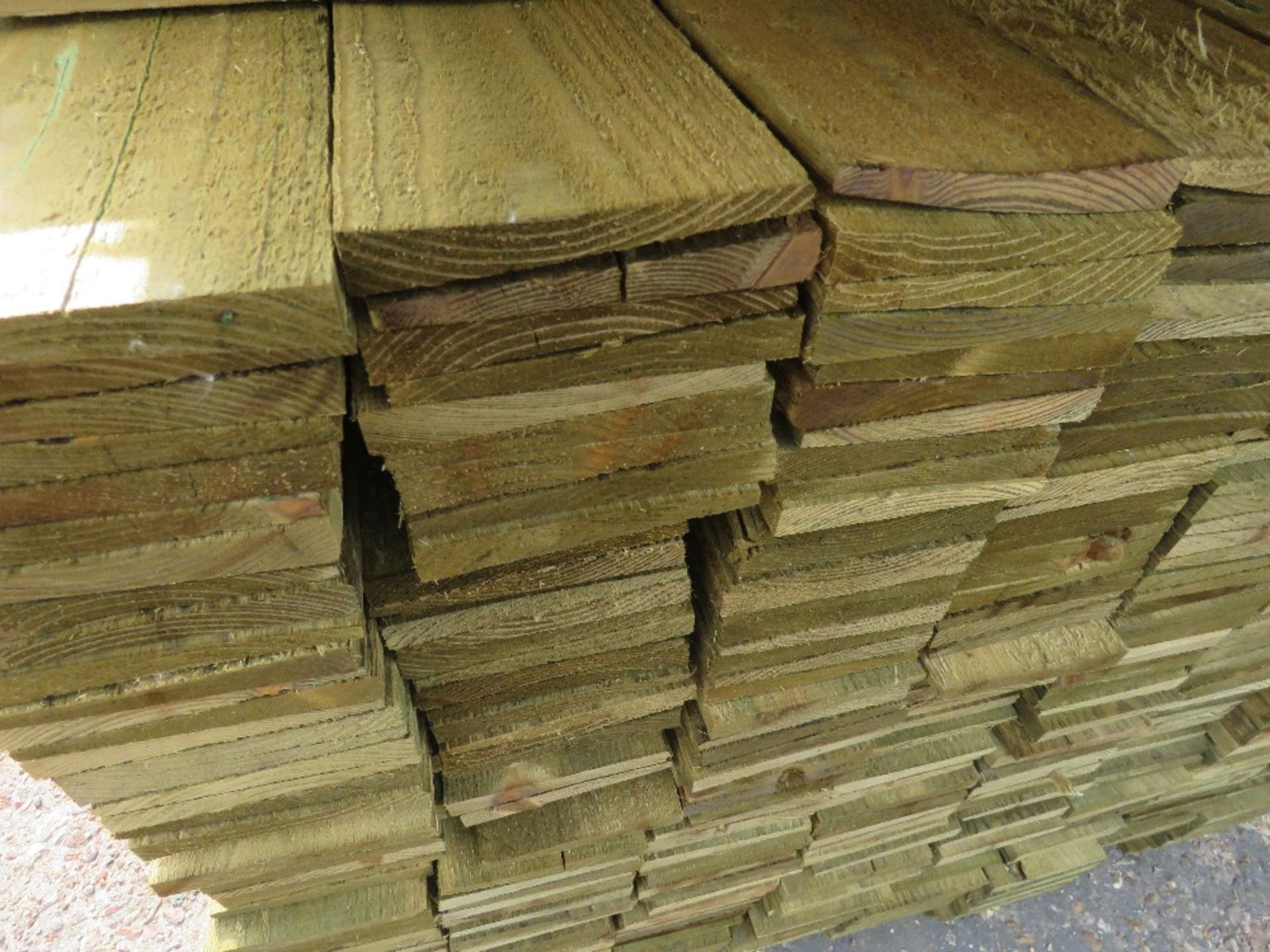LARGE PACK OF TREATED FEATHER EDGE CLADDING FENCE TIMBER BOARDS 1.8 METRE LENGTH X 100MM WIDTH APPRO - Image 3 of 3