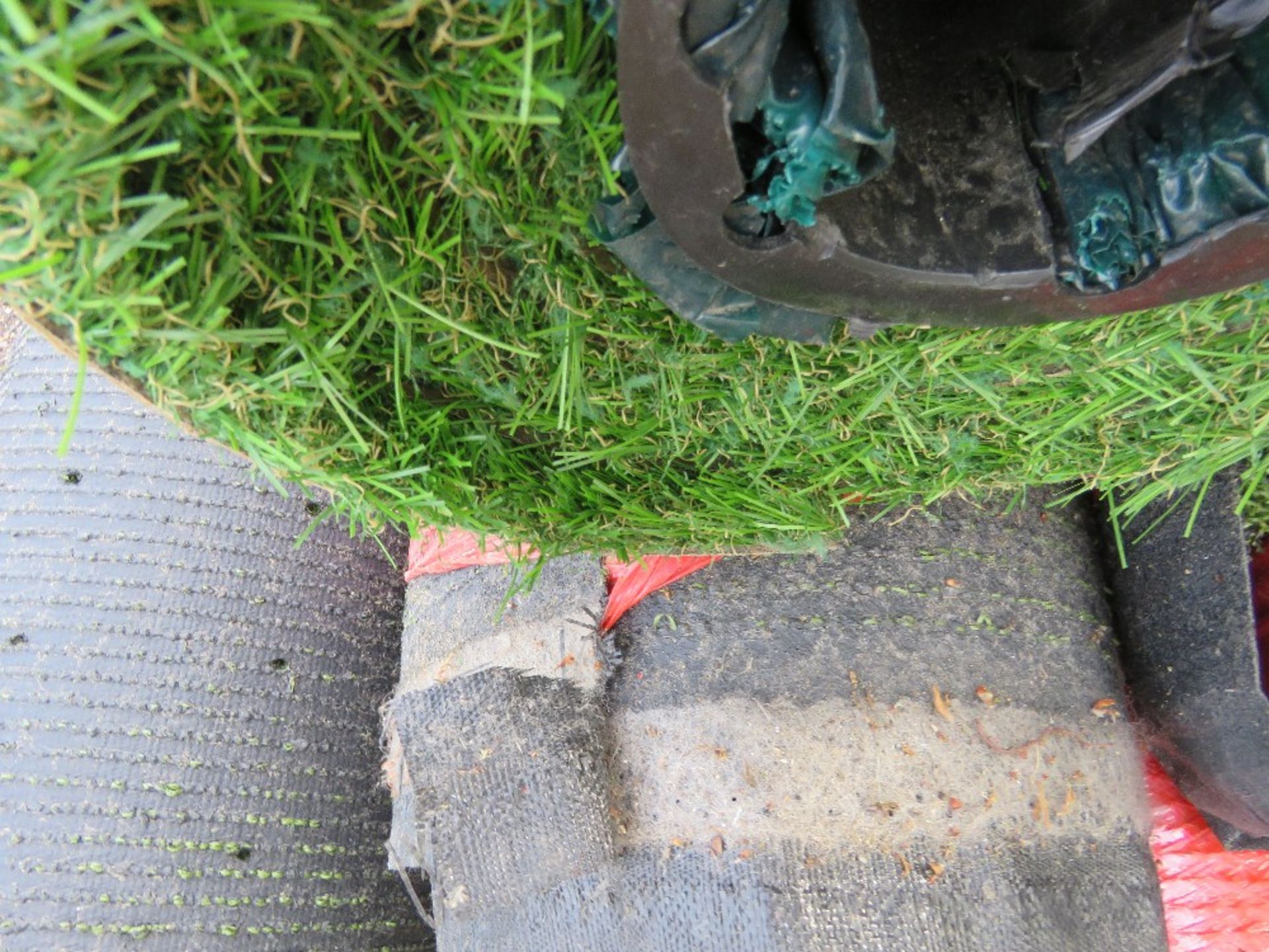 6 X ROLLS OF HIGH QUALITY ASTRO TURF / FAKE GRASS, UNUSED.4M LENGTH APPROX. ROLL END AND SURPLUS LE - Image 3 of 3