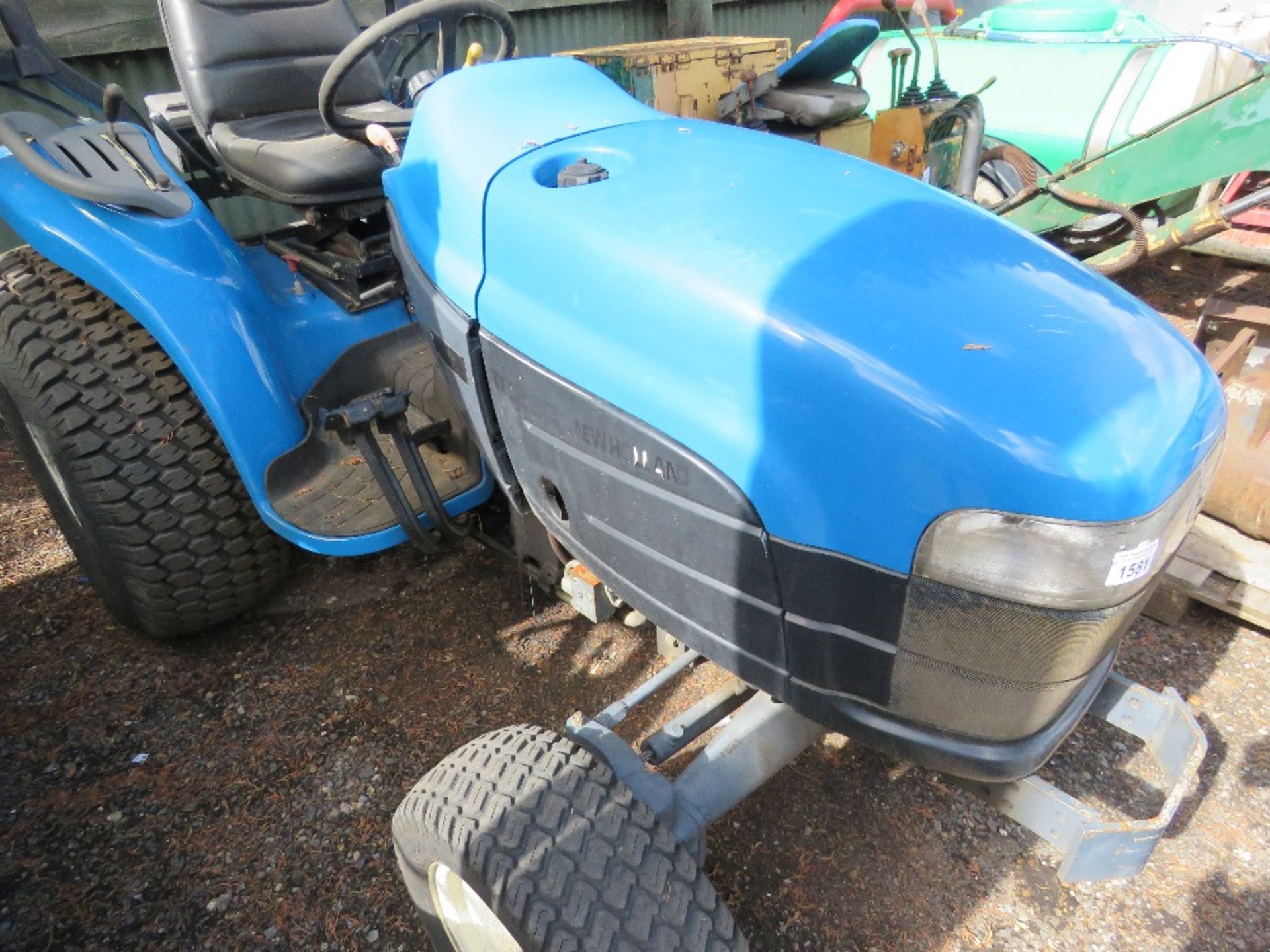 NEW HOLLAND TC29D 24D TRACTOR WITH GRASS TYRES, 3013 REC HOURS. WHEN TESTED WAS SEEN TO DRIVE, STEER - Image 2 of 6
