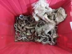 QUANTITY OF HERAS TYPE FENCE CLIPS. THIS LOT IS SOLD UNDER THE AUCTIONEERS MARGIN SCHEME, THEREFORE