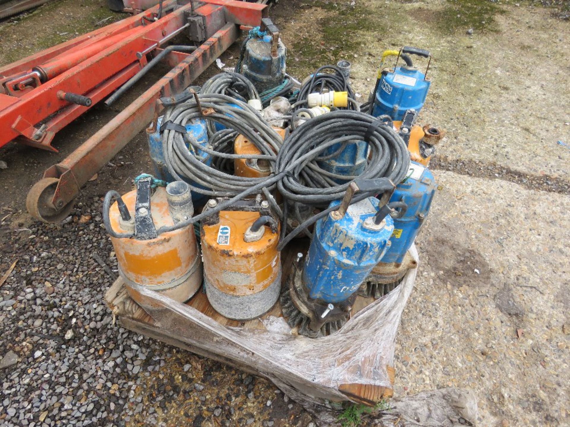 PALLET OF APPROXIMATELY 13NO SUBMERSIBLE WATER PUMPS.