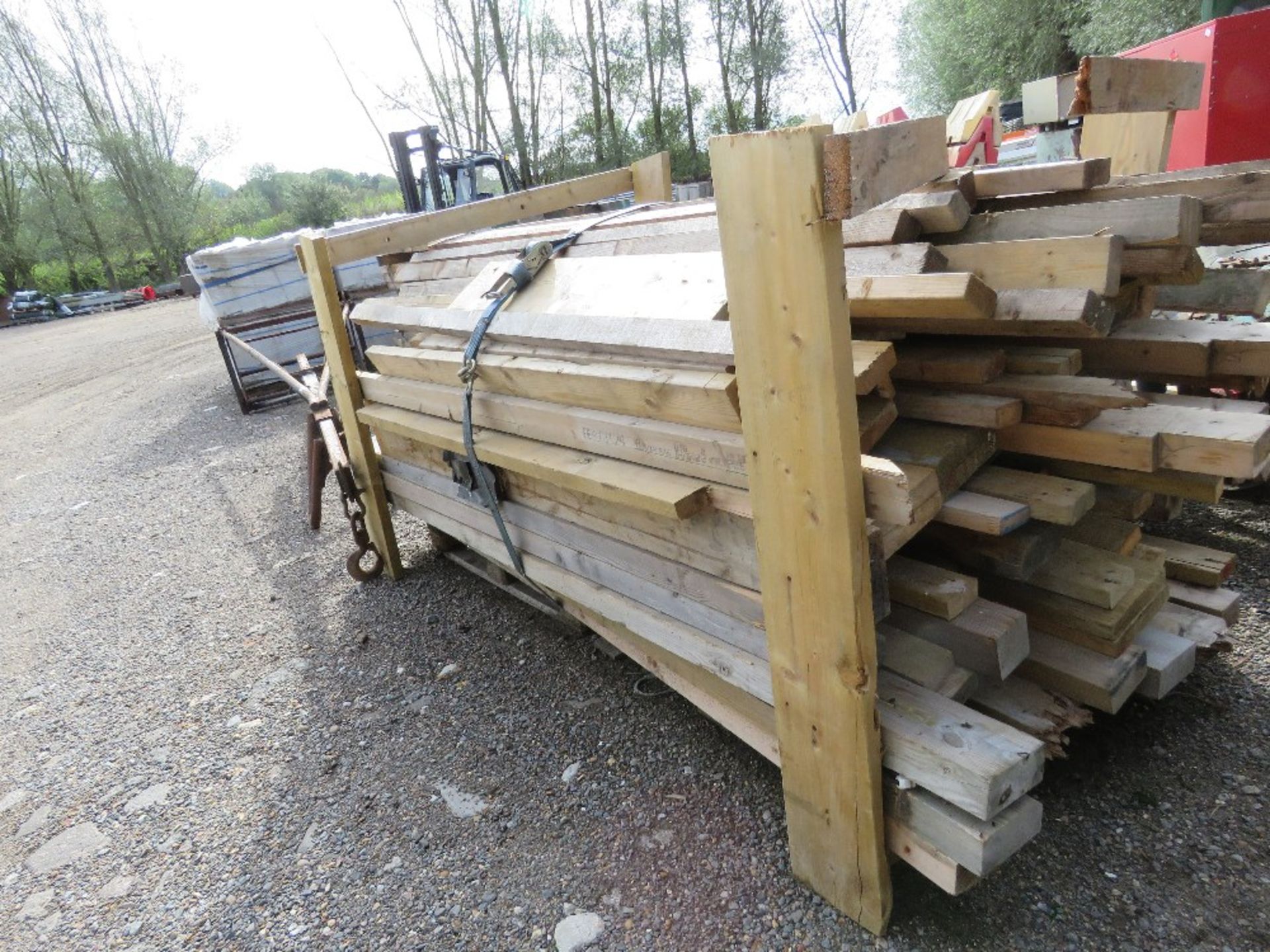 HEAVY DUTY PRE USED TIMBERS 5FT -10FT. THIS LOT IS SOLD UNDER THE AUCTIONEERS MARGIN SCHEME, THEREFO