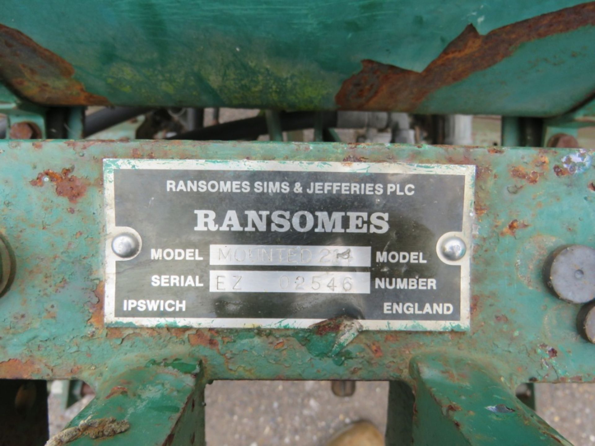 RANSOMES TRACTOR MOUNTED TRIPLE GANG MOWERS, 7FT WIDE APPROX, PTO DRIVEN PUMP, 3 POINT LINKAGE MOUNT - Image 5 of 5