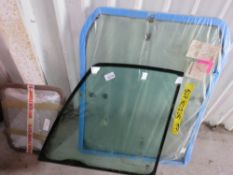 3 X PIECES OF JCB TELEHANDLER GLASS, LOOKS LIKE SCREEN AND 2 X DOOR GLASSES, SEE IMAGES FOR PART NUM