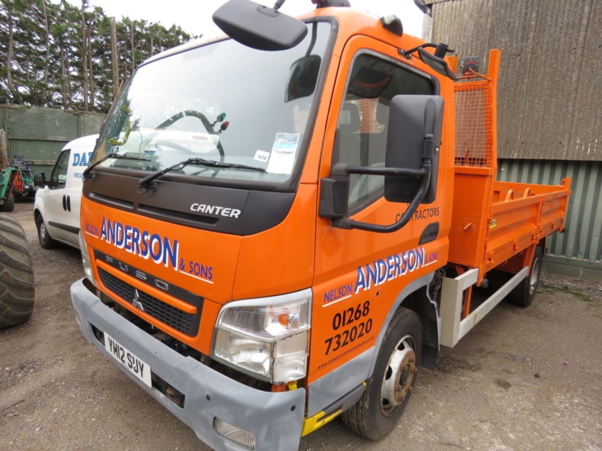 MITSUBISHI FUSO 7500KG TIPPER REG:YH12 SUY. MANUAL GEARBOX. ELECTRIC POWERED TIPPING. THOMPSON BODY.