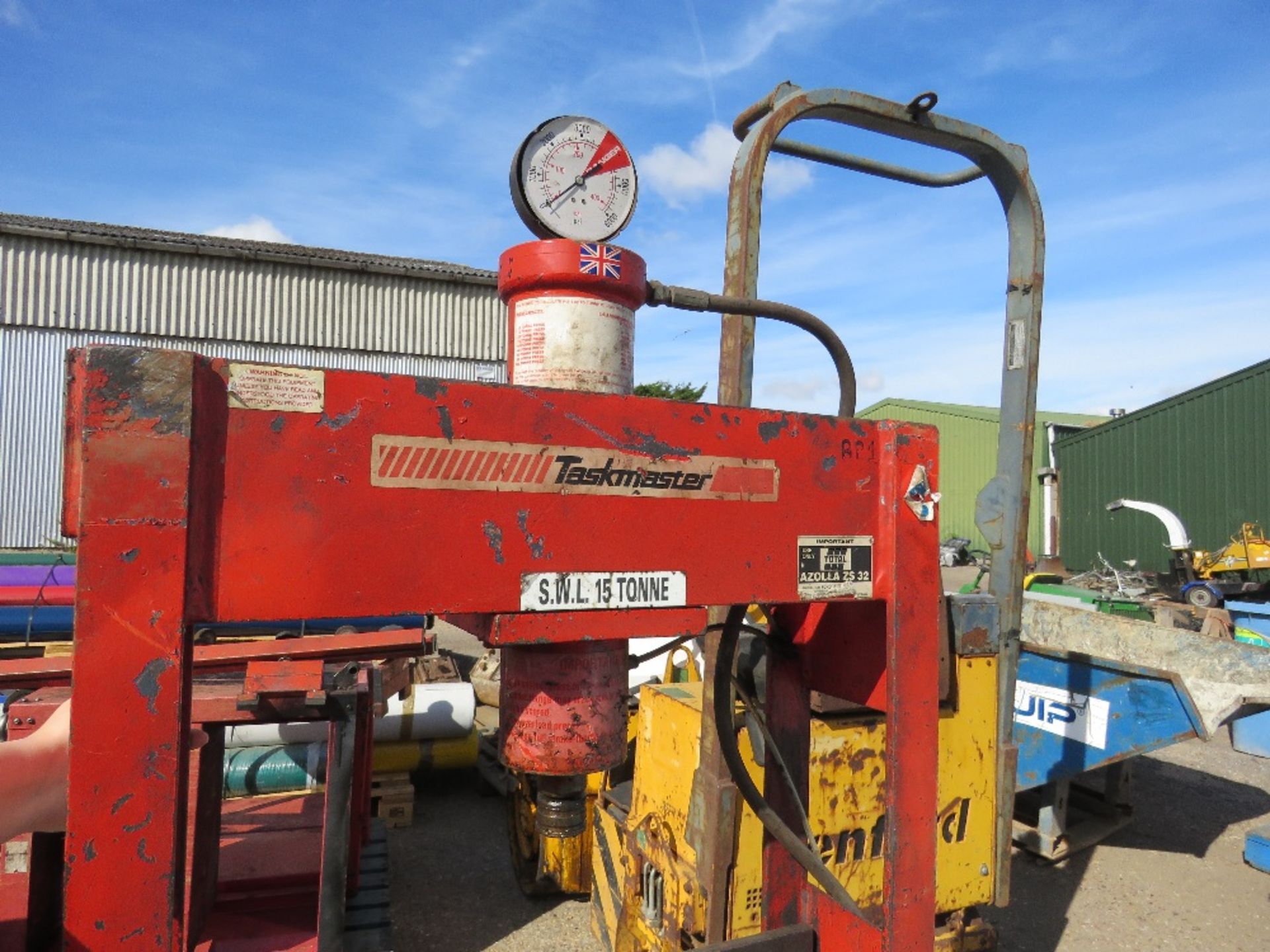 TASKMASTER 15TONNE BEARING PRESS. SOURCED FROM COMPANY LIQUIDATION. THIS LOT IS SOLD UNDER THE AUCTI - Image 2 of 2