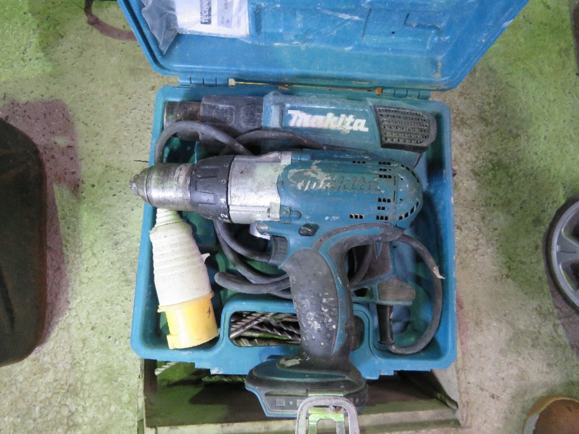 110VOLT HEAT GUN, BATTERY DRILL BODY, JUNCTION BOX AND SDS DRILL BITS. - Image 2 of 3