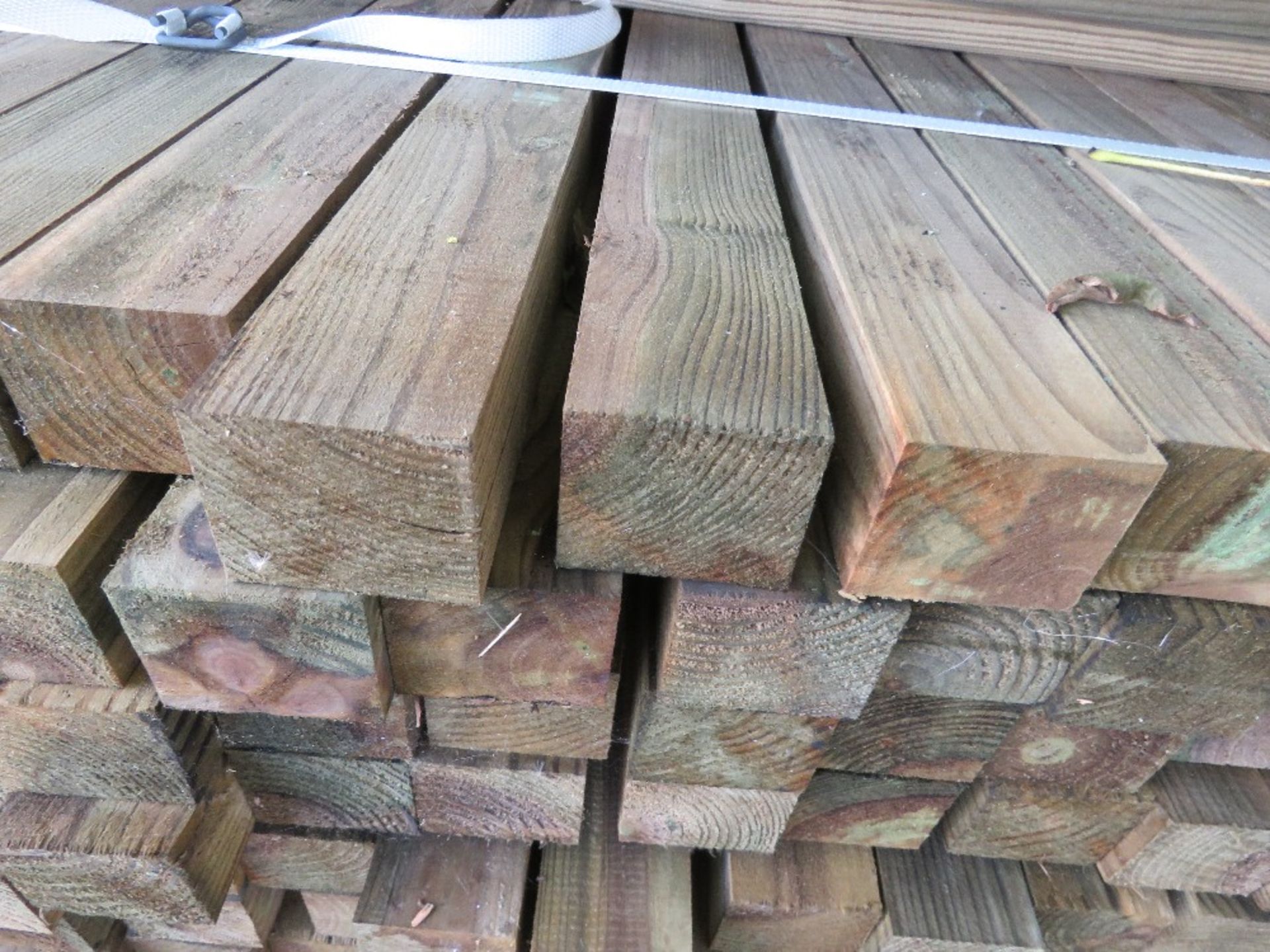 LARGE PACK OF 50MM X 45MM TREATED TIMBER BATTENS 2.7M LENGTH, 192NO IN TOTAL APPROX. - Image 3 of 3