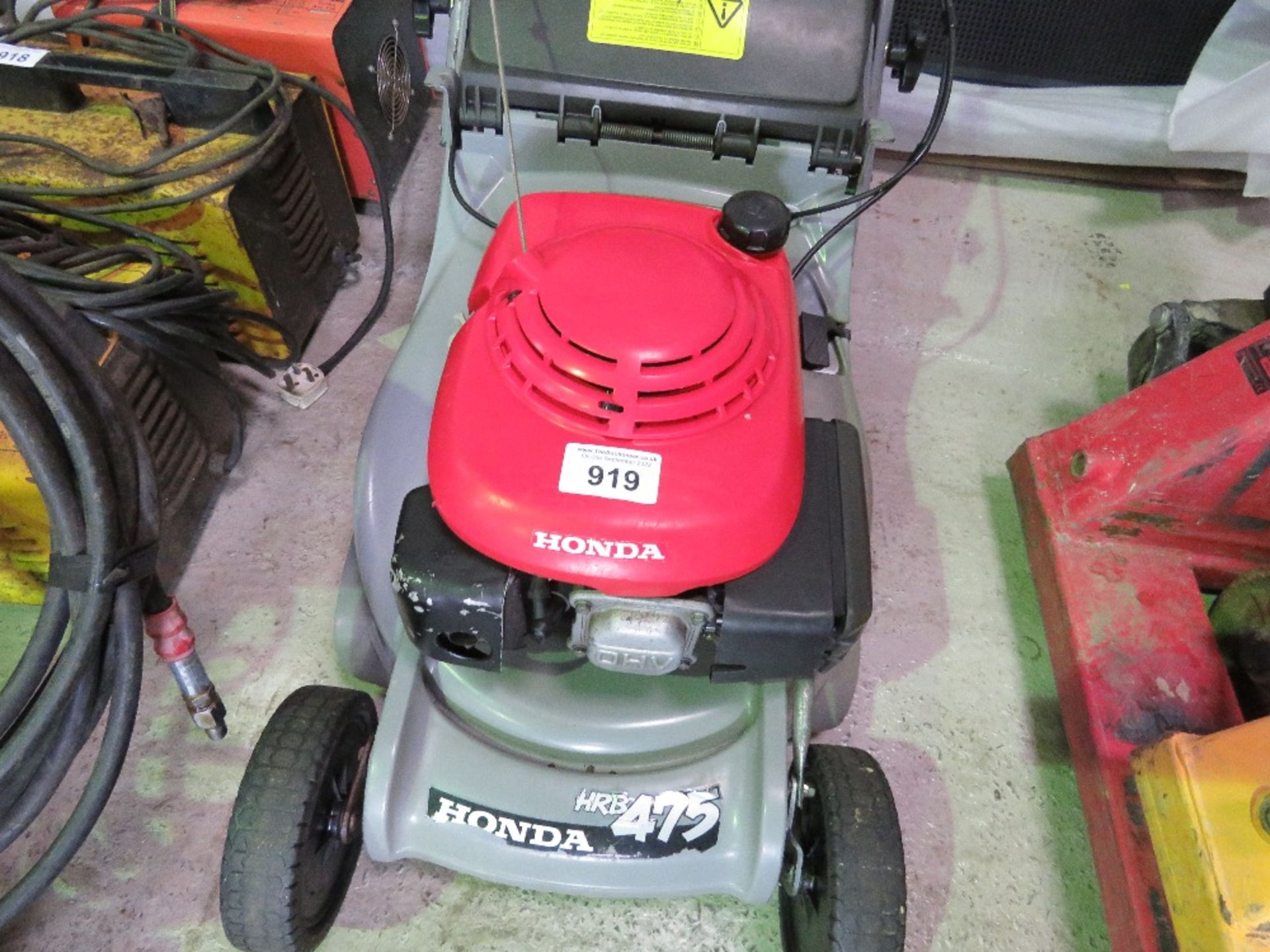 HONDA HRB475 MOWER WITH COLLECTOR.