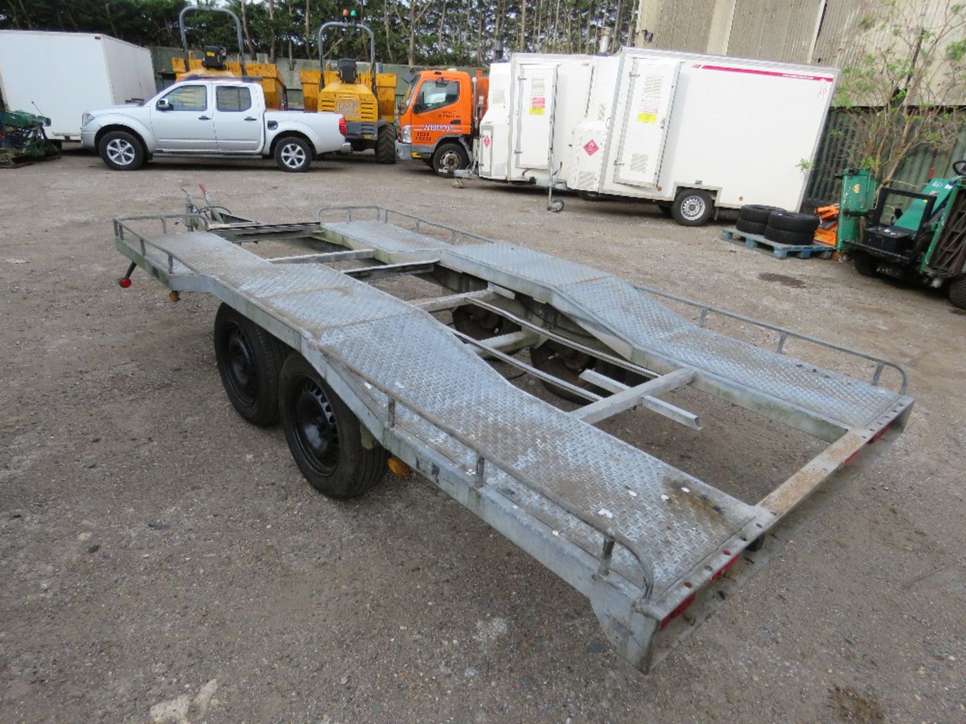 HEAVY DUTY TWIN AXLED VEHICLE TRANSPORT TRAILER, NO RAMPS, 12FT BED APPROX, 2.6TONNE RATED. - Image 5 of 7