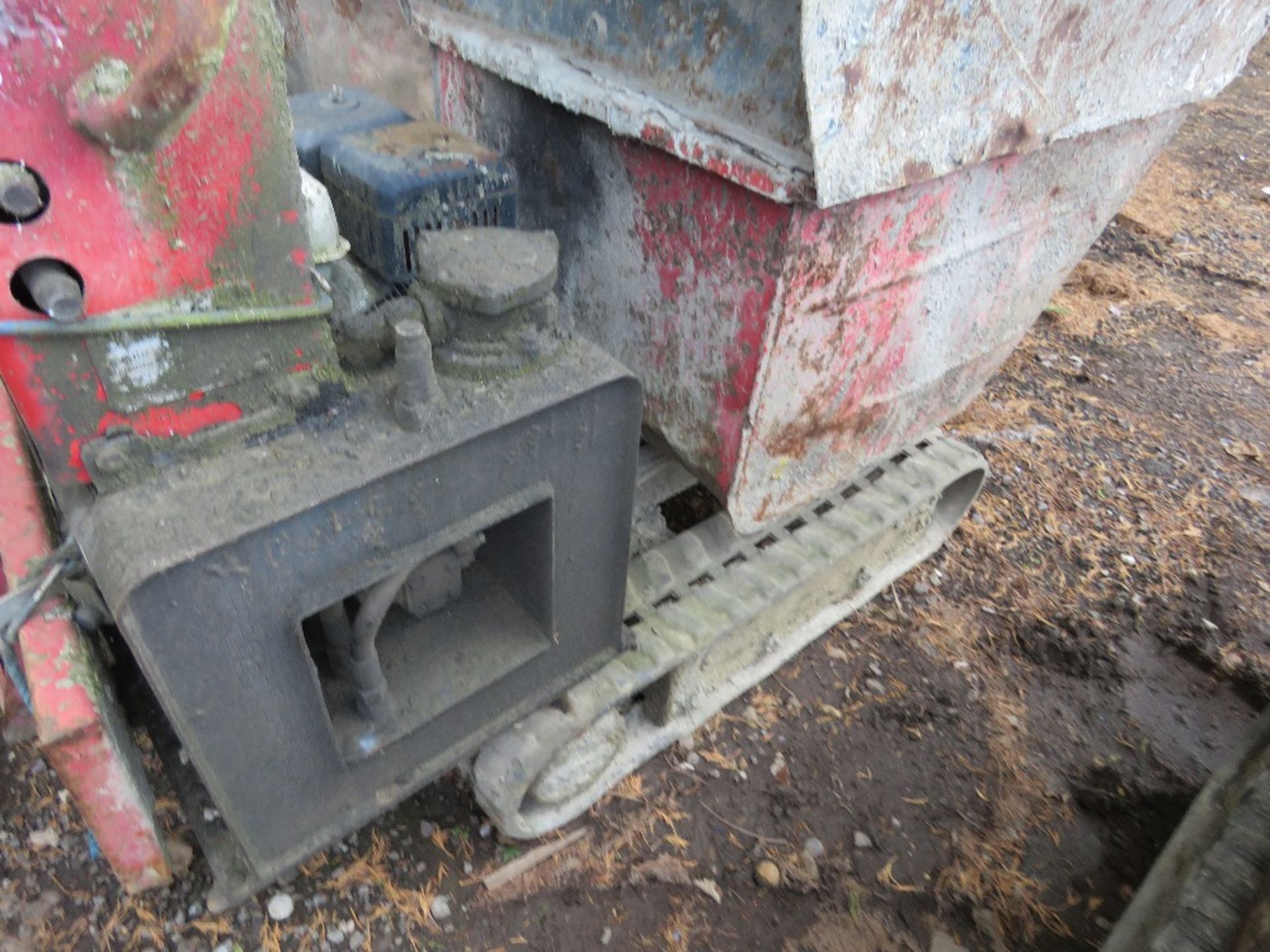 HINOWA HP800 PETROL ENGINED TRACKED DUMPER. BEEN STOOD FOR SOME TIME, UNTESTED, MAY REQUIRE ATTENTI - Image 3 of 4