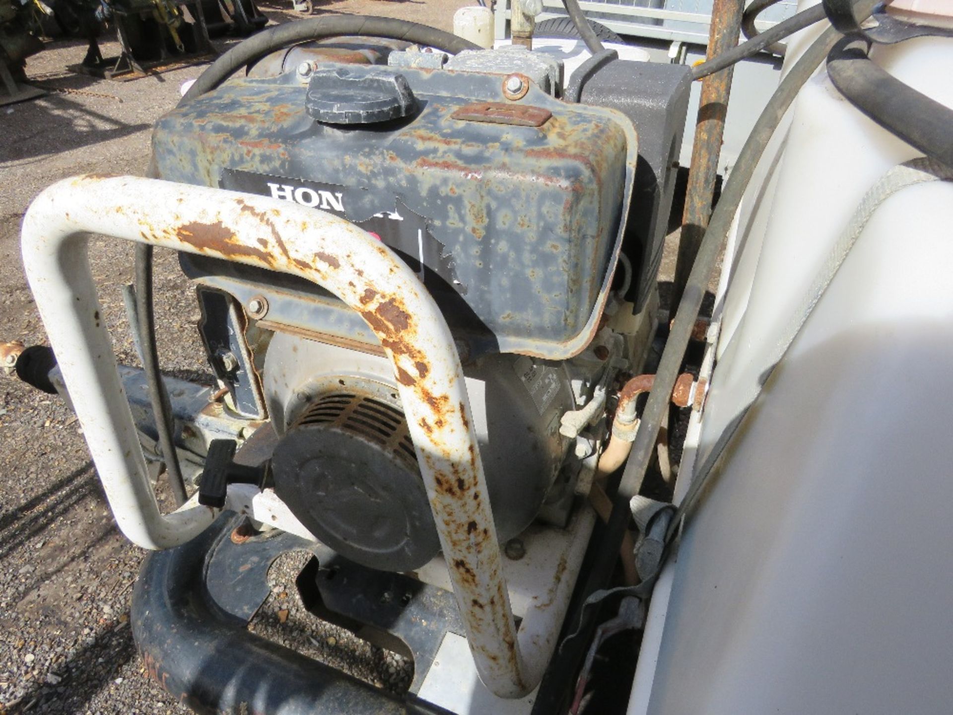 BRENDON POWER WASHER BOWSER WITH HONDA DIESEL ENGINE. REQUIRES A LANCE. WHEN TESTED WAS SEEN TO RUN - Image 5 of 7