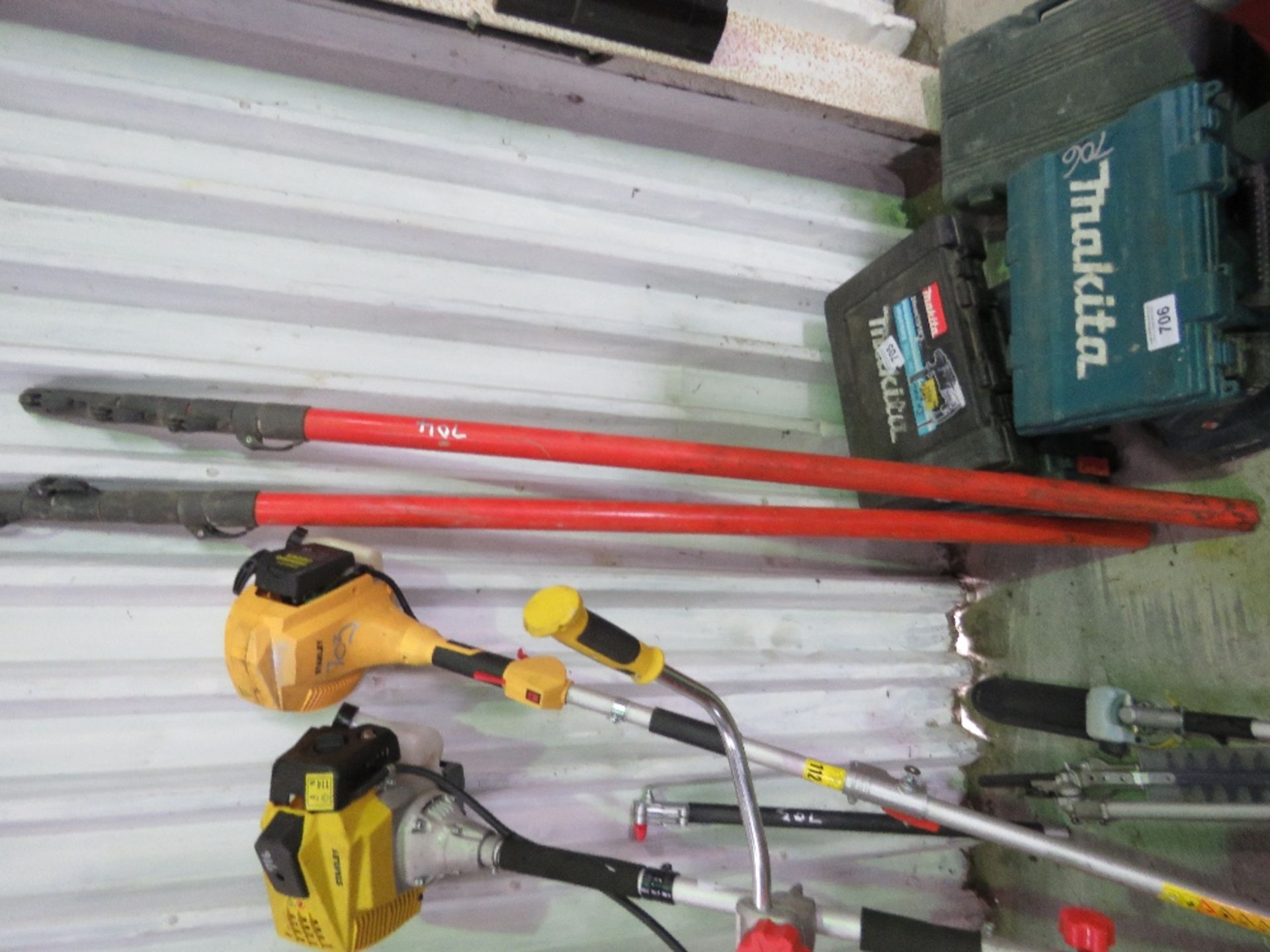 2 X GRP TELESCOPIC POLES. THIS LOT IS SOLD UNDER THE AUCTIONEERS MARGIN SCHEME, THEREFORE NO VAT WIL - Image 3 of 3