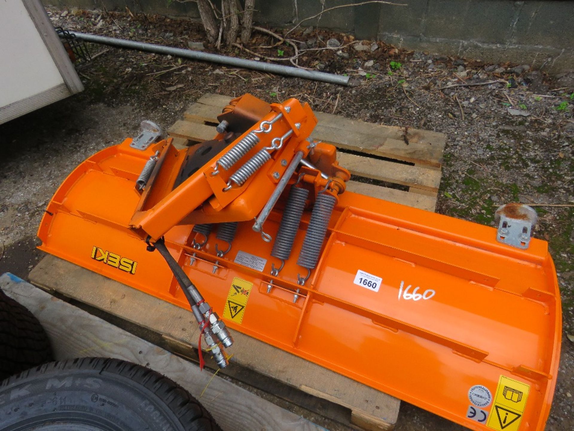 ISEKI 5FT WIDE HYDRAULIC LIFTING SNOW PLOUGH BLADE, APPEARS TO HAVE HAD LITTLE USEAGE.