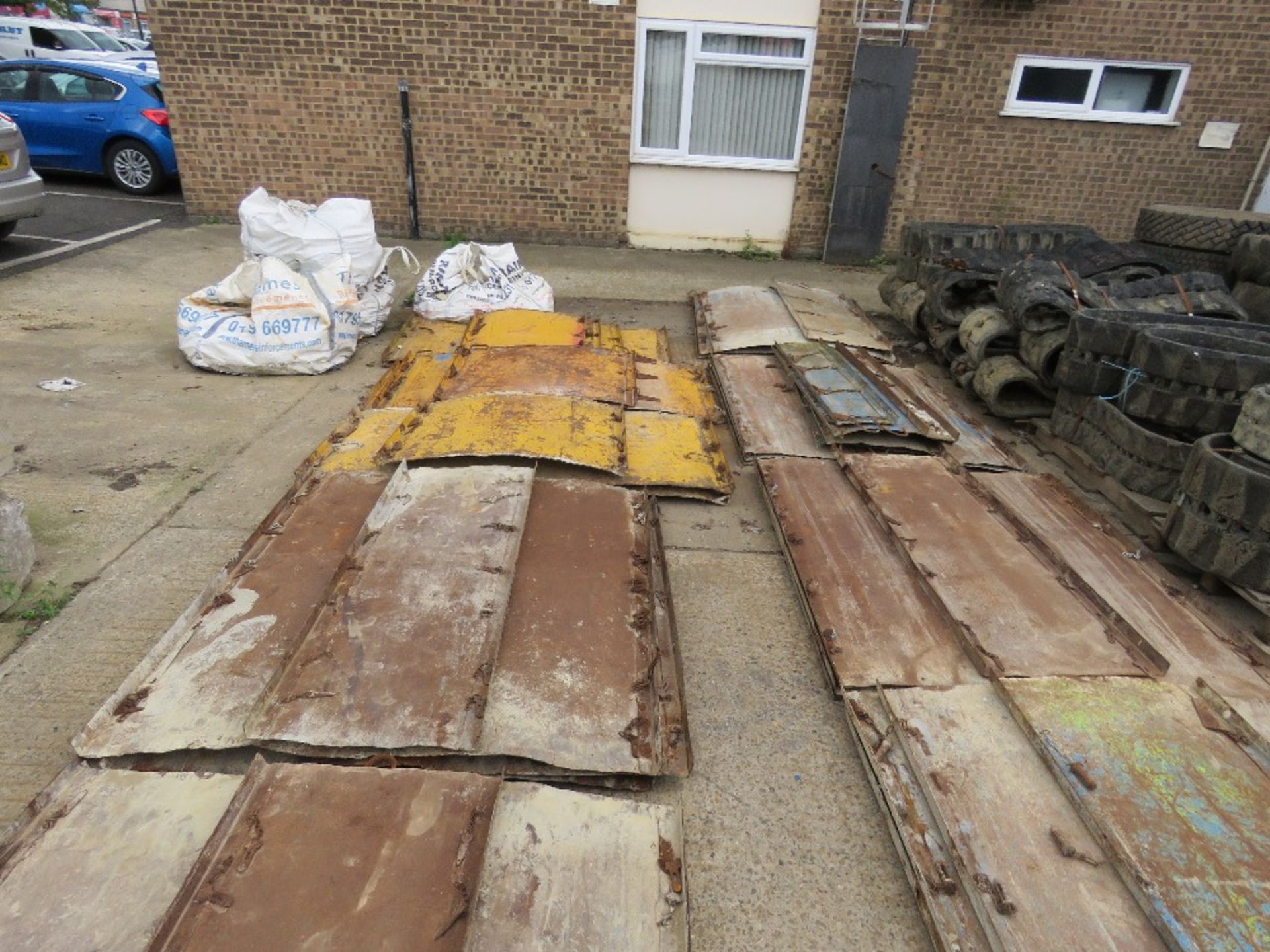 LARGE QUANTITY OF CONCRETE SHUTTERING PANELS, AS SHOWN. LOT LOCATION: EMERALD HOUSE, SWINBORNE ROAD - Image 3 of 3
