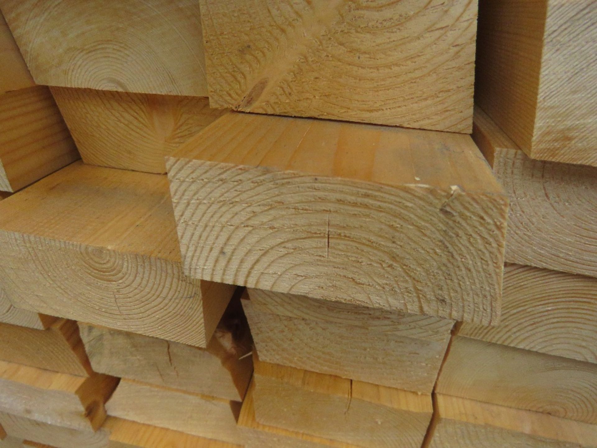 EXTRA LARGE PACK OF UNTREATED ANGLED FENCE TIMBERS , 2.4M LENGTH X 85MM X 35MM WIDTH APPROX. - Image 3 of 3