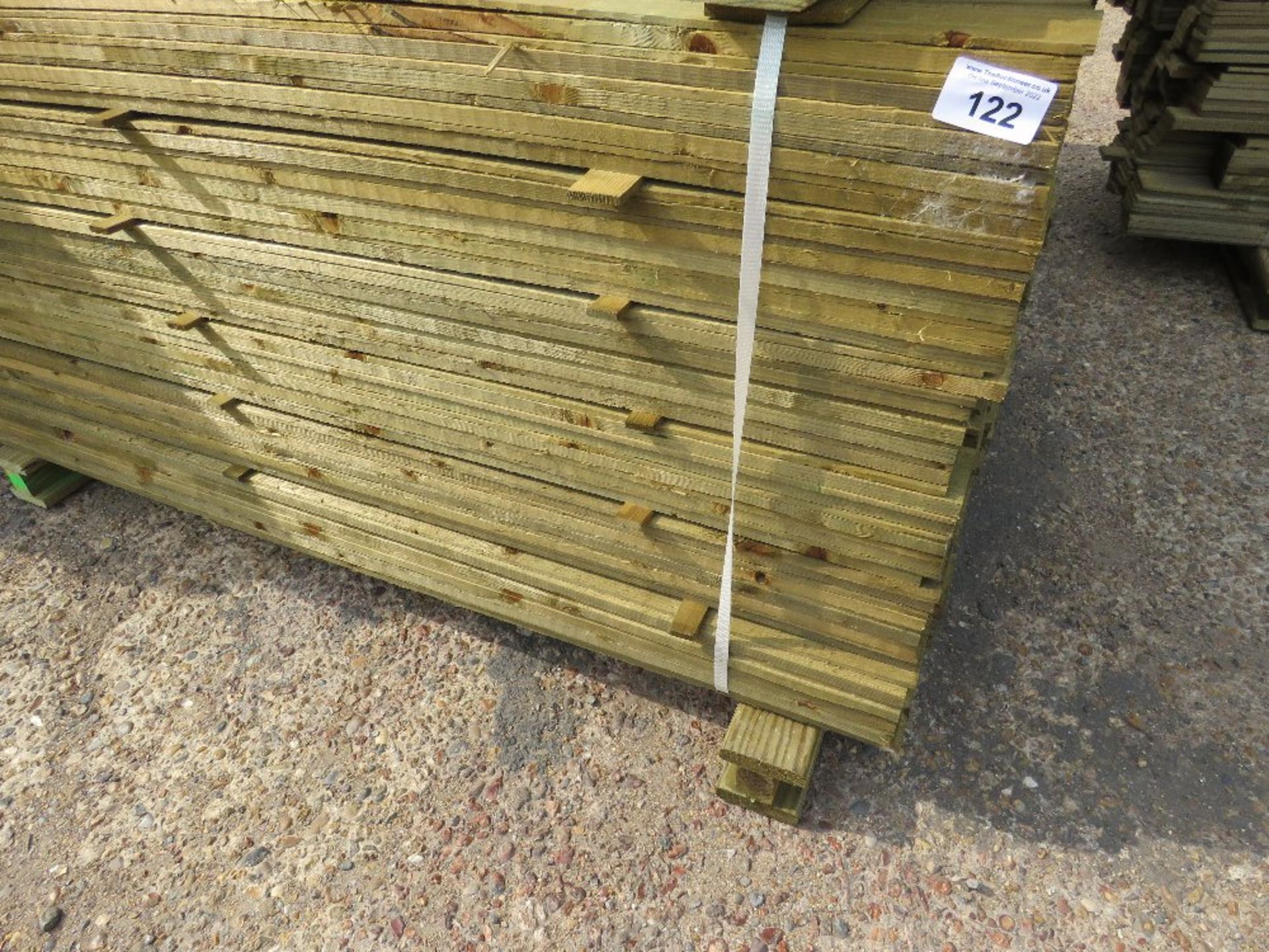LARGE PACK OF TREATED FEATHER EDGE CLADDING FENCE TIMBER BOARDS 1.8 METRE LENGTH X 100MM WIDTH APPRO
