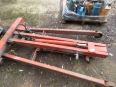 HEAVY DUTY ENGINE CRANE. THIS LOT IS SOLD UNDER THE AUCTIONEERS MARGIN SCHEME, THEREFORE NO VAT WIL