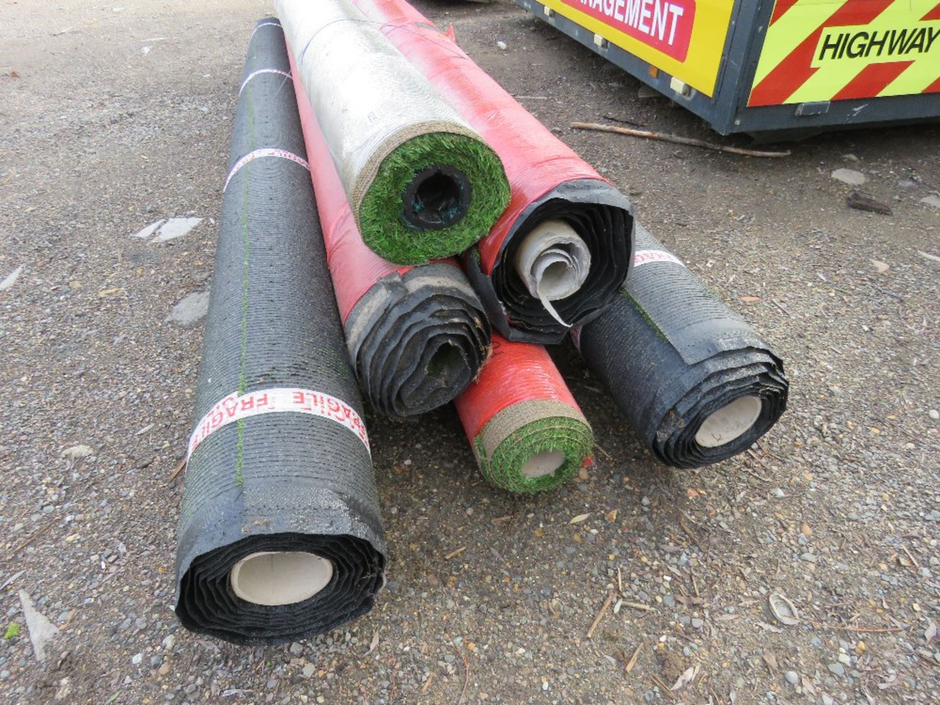 6 X ROLLS OF HIGH QUALITY ASTRO TURF / FAKE GRASS, UNUSED.4M LENGTH APPROX. ROLL END AND SURPLUS LE - Image 2 of 3