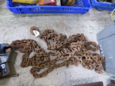 HEAVY DUTY LONG DOUBLE ENDED TIE DOWN CHAIN. THIS LOT IS SOLD UNDER THE AUCTIONEERS MARGIN SCHEME, T