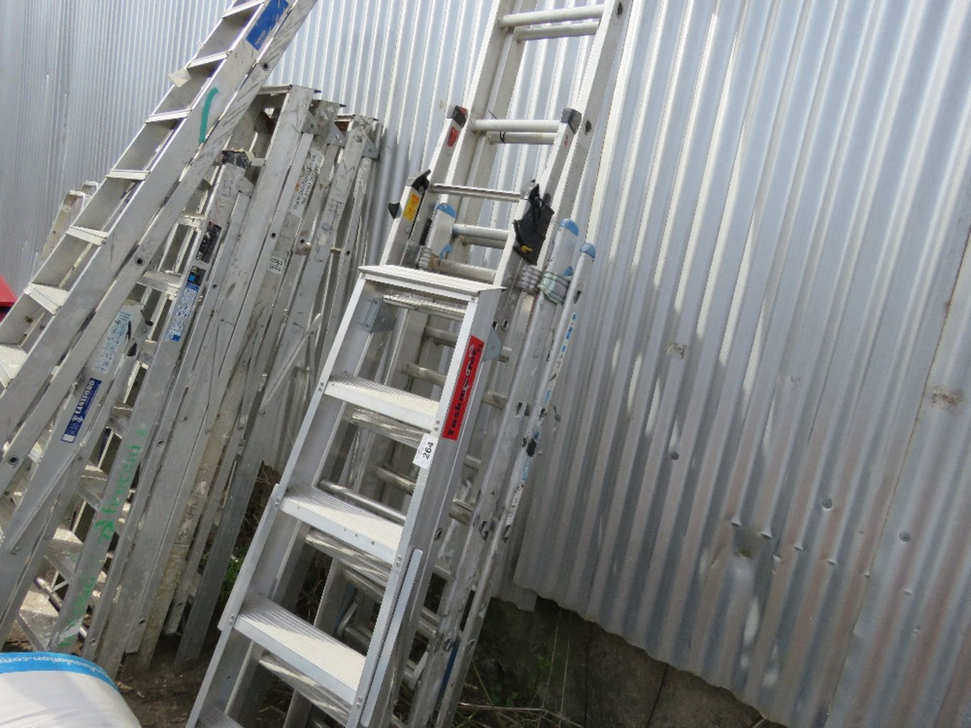 ROOF LADDER AND 3 X OTHER LADDERS. THIS LOT IS SOLD UNDER THE AUCTIONEERS MARGIN SCHEME, THEREFORE N - Image 3 of 3