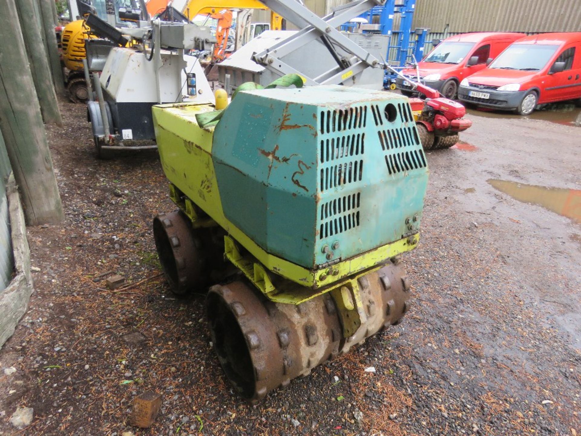 AMMANN DOUBLE DRUM SHEEPSFOOT ROLLER. WHEN TESTED WAS SEEN TO RUN, DRIVE AND VIBE (NO REMOTE CONTROL - Image 3 of 6
