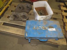 EXCAVATOR QUICK HITCH FOR REPAIR PLUS KRUP BREAKER REGAS SET. LOT LOCATION: EMERALD HOUSE, SWINBORN