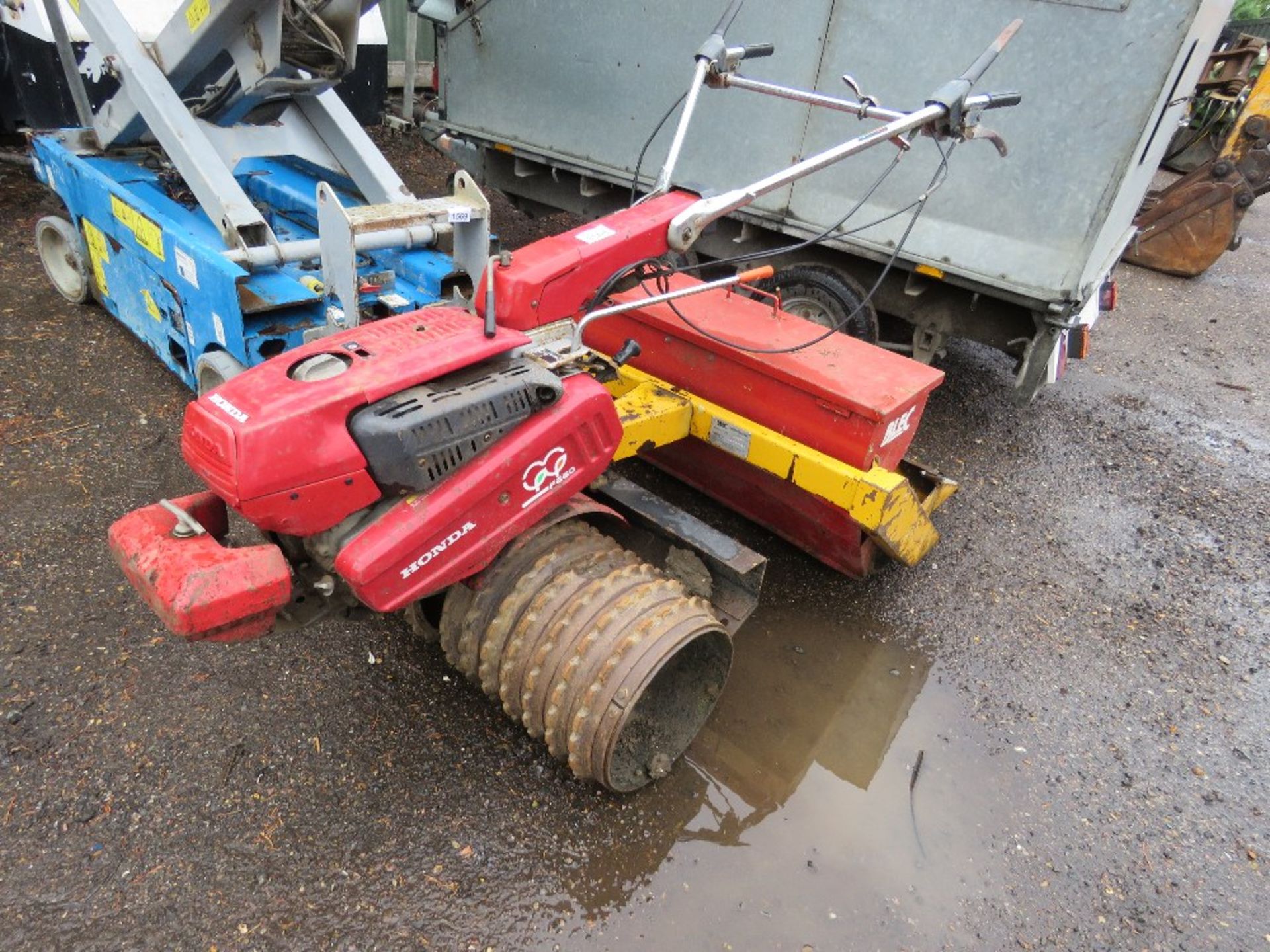 BLEC CP36 SEEDER UNIT MOUNTED ON HONDA F660 DRIVE UNIT, SOURCED FROM LIQUIDATION. NO PULL CORD SO UN - Image 2 of 6