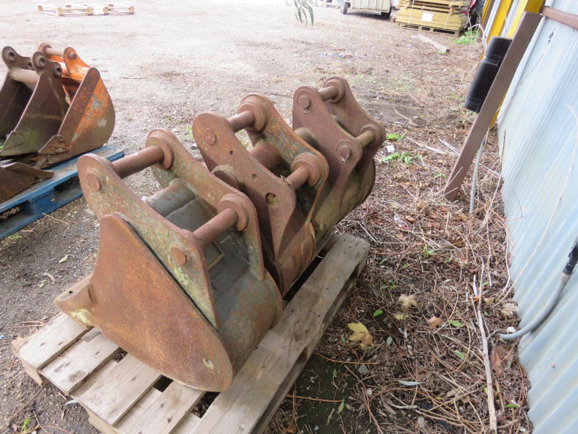 3 X EXCAVATOR BUCKETS: 45MM PINS, 12" AND 2@ 2FT WIDTH APPROX. - Image 2 of 2