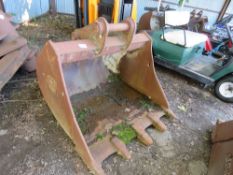 EXCAVATOR BUCKET, 4FT WIDTH ON 65MM PINS APPROX.