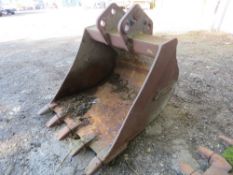 EXCAVATOR BUCKET, 3FT WIDTH ON 60MM PINS APPROX.