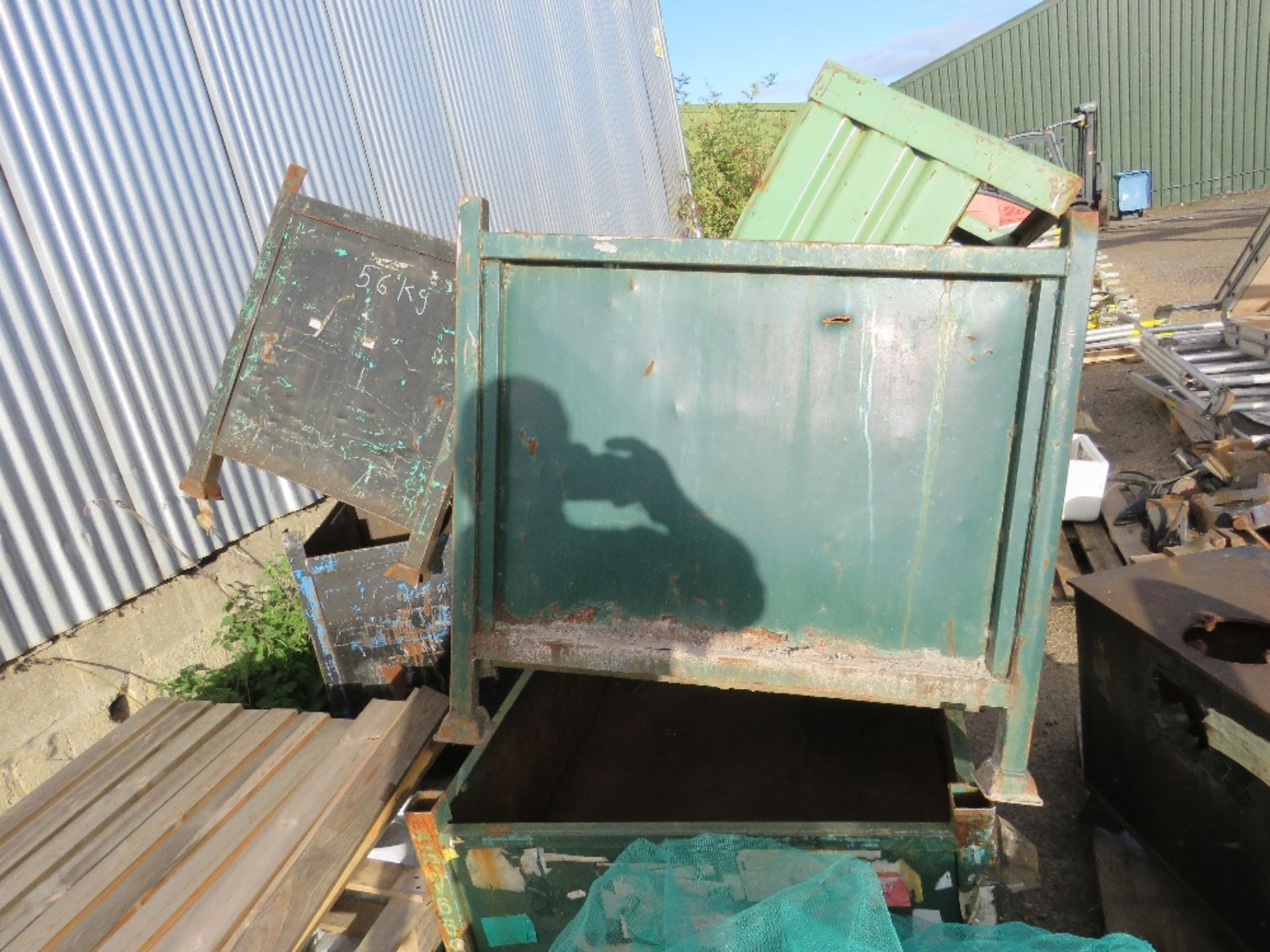 5 X ASSORTED STILLAGES. THIS LOT IS SOLD UNDER THE AUCTIONEERS MARGIN SCHEME, THEREFORE NO