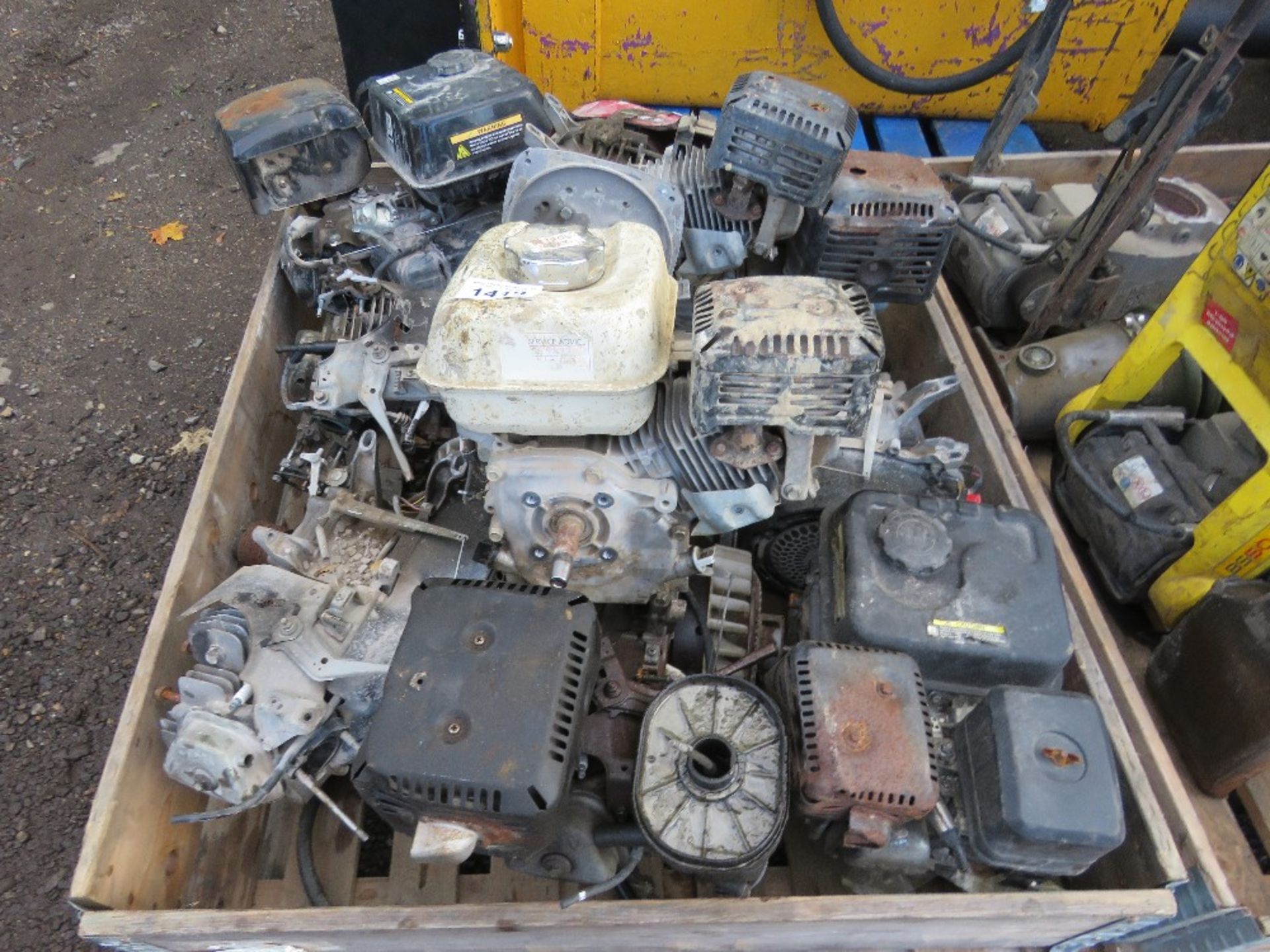 PALLET OF HONDA AND OTHER PETROL ENGINES.