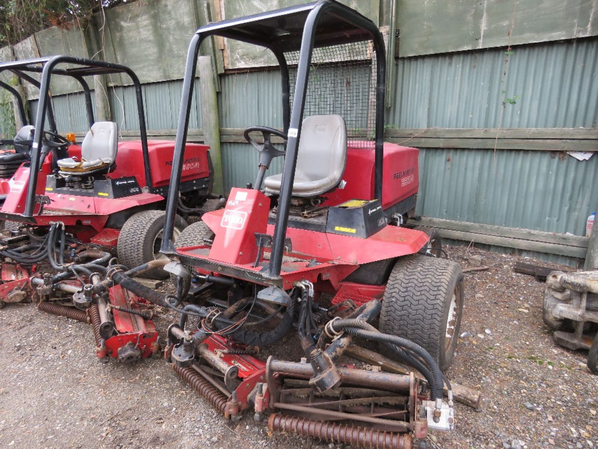 TORO REELMASTER 6500D 5 GANG 4WD MOWER, EX GOLF COURSE. WHEN TESTED WAS SEEN TO RUN, DRIVE AND BLADE - Image 2 of 5