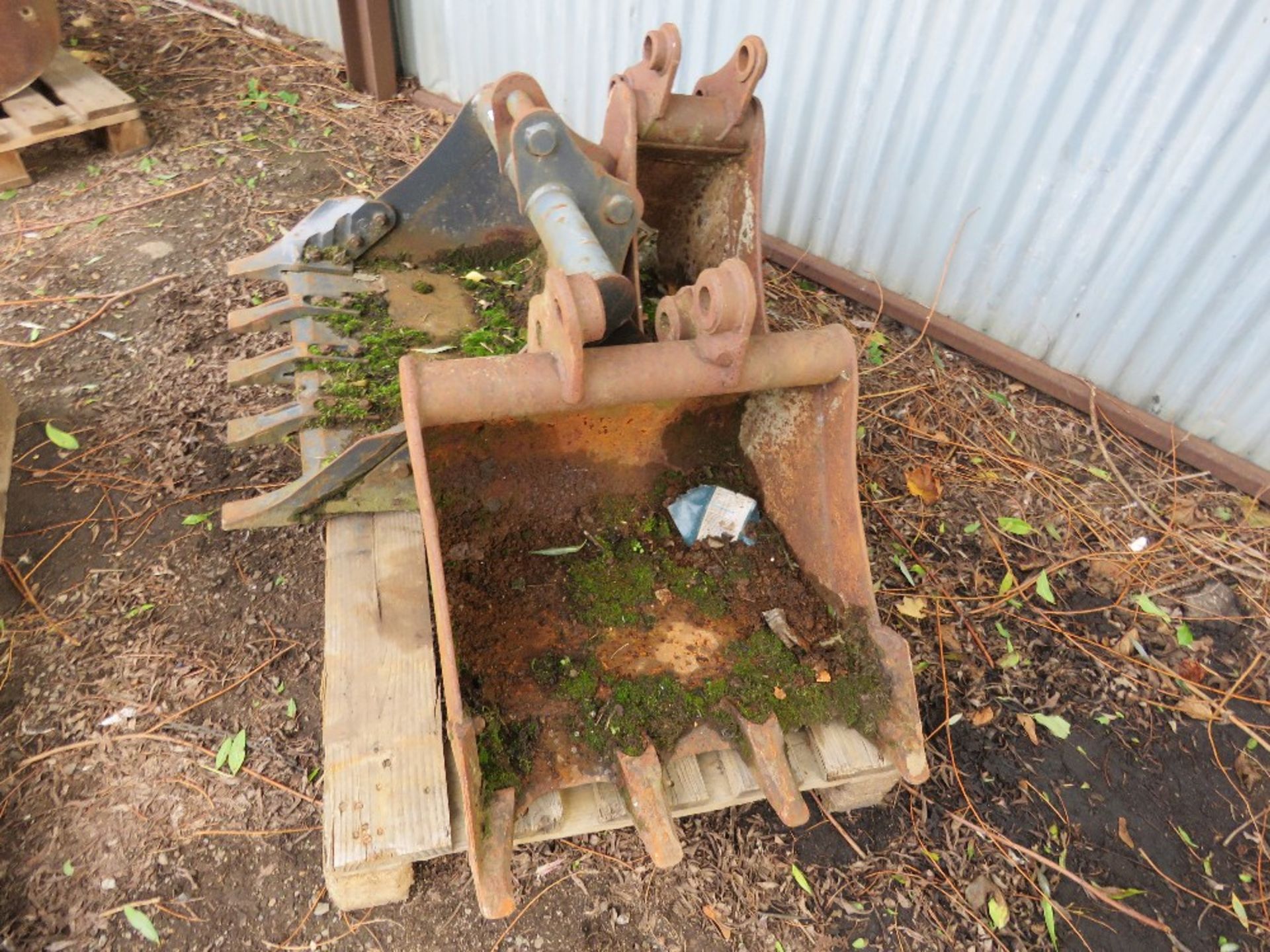 3 X EXCAVATOR BUCKETS: 40MM PINS, 12", 2FT AND 3FT WIDTH APPROX. - Image 2 of 3