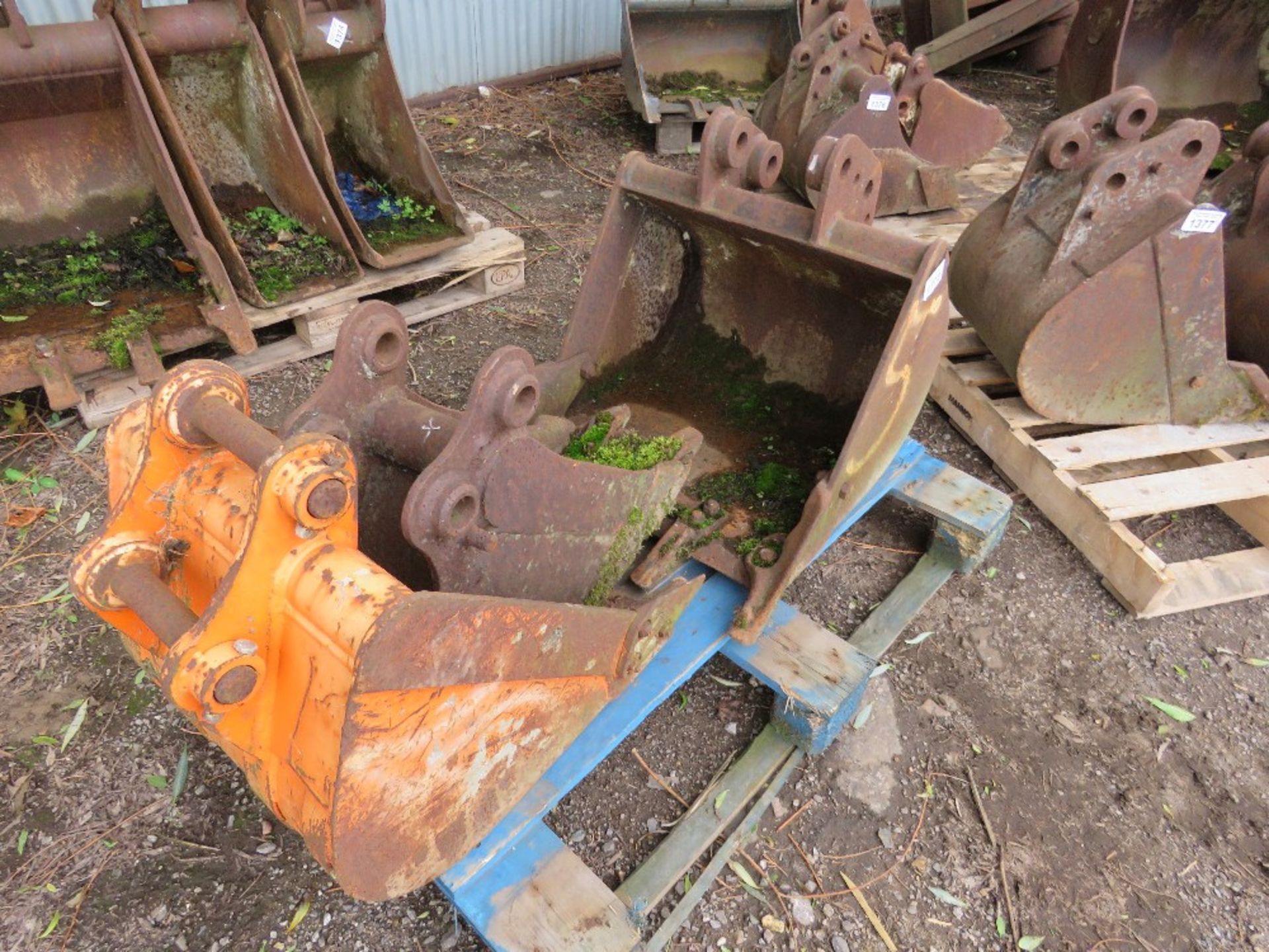 3 X EXCAVATOR BUCKETS: 35MM PINS, 10", 18" AND 2FT WIDTH APPROX. - Image 2 of 2