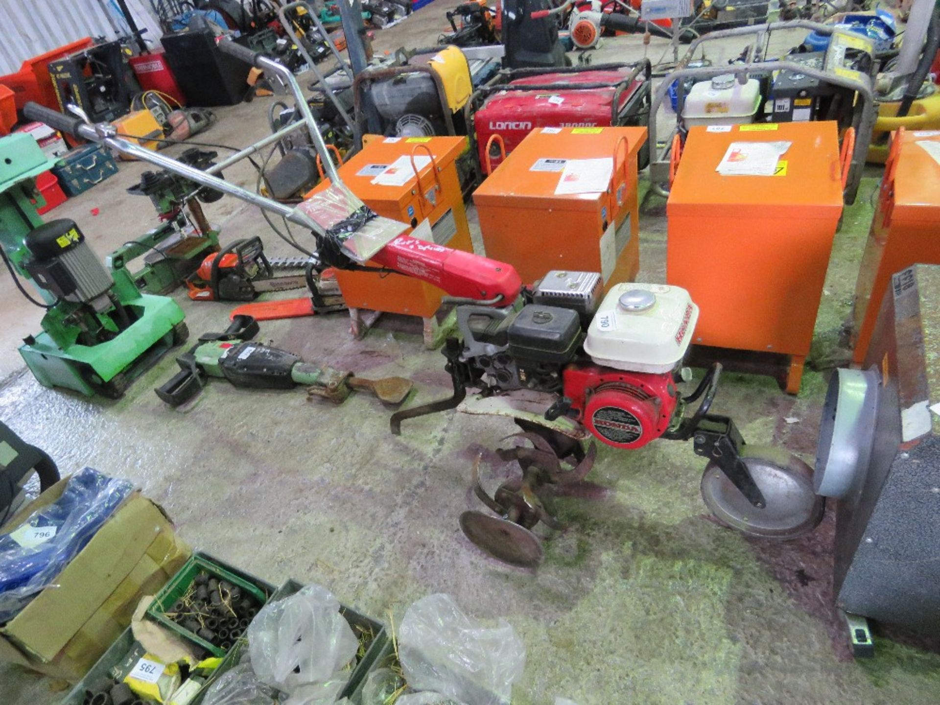 HONDA PETROL ROTORVATOR. WHEN TESTED WAS SEEN TO RUN AND BLADES TURNED. THIS LOT IS SOLD UNDER TH - Image 2 of 3